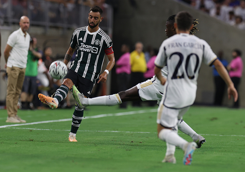  曼联新援首秀破门，滕哈格变阵激活进攻线  